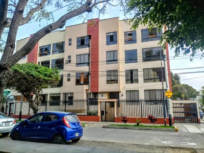 Alquilo Departamento Frente a Parque