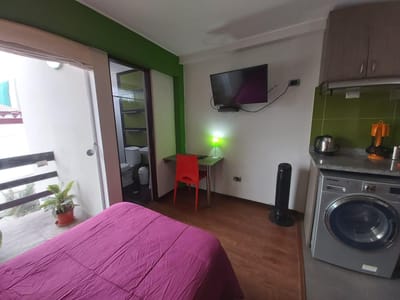 Minidepartamento con balcon cerca a Parque Kennedy full amoblada y equipada