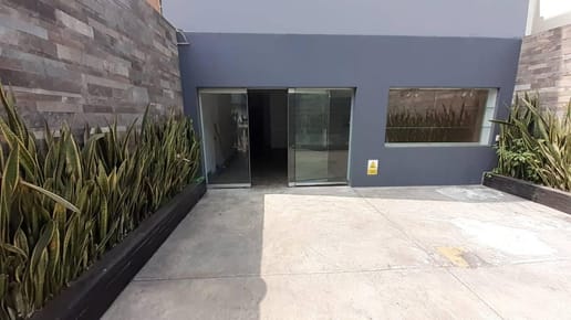 Puerta a la calle, dos cocheras, ideal para restaurant, gym, spa!!! 1R.P