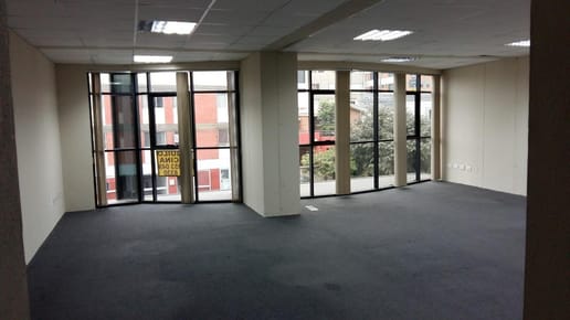 Hermosa oficina en centro empresarial con cochera!!! 3C.G