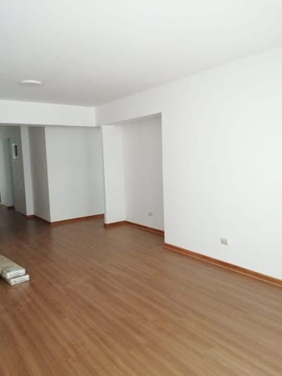 Lindo departamento sin amoblar con cochera!!! L.M