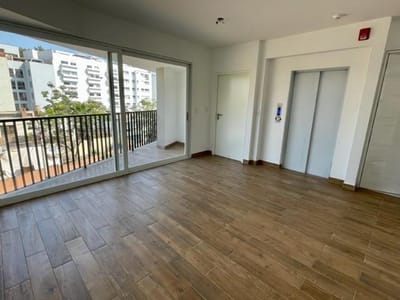 En Venta! Bello Flat en San Isidro 2 dorm. en 2do piso !
