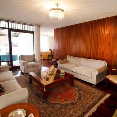Casa en esquina de mts en exclusiva zona de la Urbanizacin Monterrico