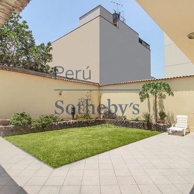 CASA como TERRENO de mts en exclusiva zona de la Residencial Higuereta