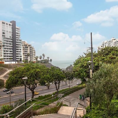 Fabuloso duplex con vista al mar ubicado en el distrito de Miraflores