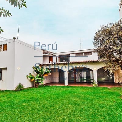 Hermosa casa de  m en venta en Chacarilla