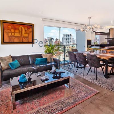 Descubre este exclusivo penthouse de m con piscina privada en Miraflores