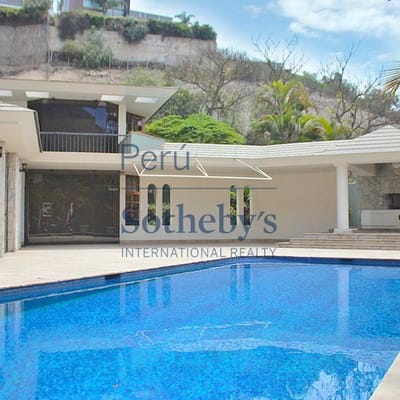 Extraordinaria Casa en La Planicie con piscina y cancha de tennis iluminada