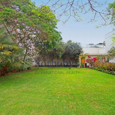 ELEGANTE CASA con estilo clsico en excepcional zona de San Isidro