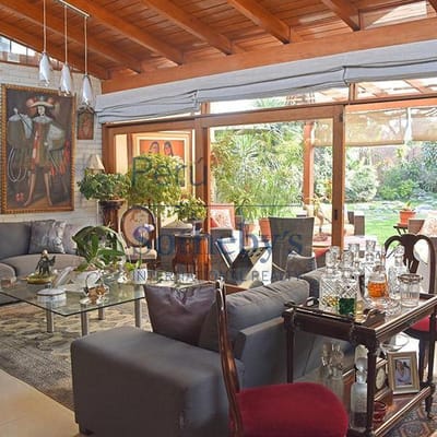Linda Casa de  plantas bien iluminada y distribuida en Camacho