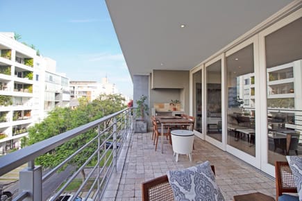 Moderno flat en precioso edificio a pasos de los parques privados en San Isidro