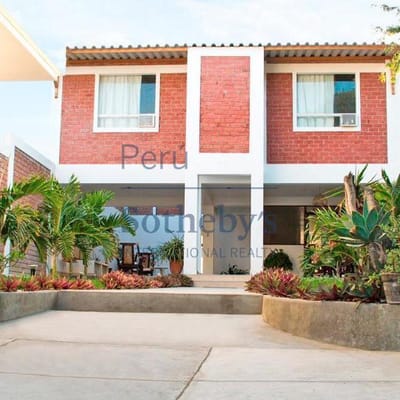 Hermosa casa  en primera fila en Balneario La Encalada de Coln
