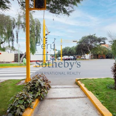 Excelente casa como terreno en exclusiva zona residencial cerca a las casuarinas