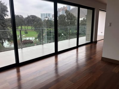 DEPARTAMENTO DE ESTRENO CON VISTA AL GOLF