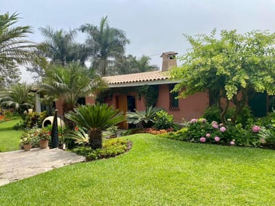 VENTA DE EXCLUSIVA CASA EN LOS CONDORES