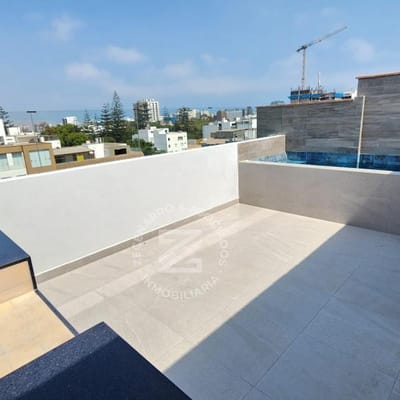 SE VENDE AMPLIO Y HERMOSO DPLEX CON PISCINA EN LA AURORA MIRAFLORES