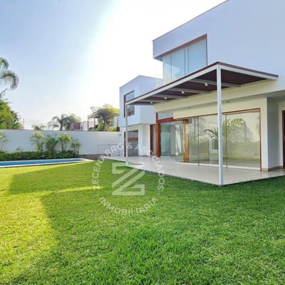 SE VENDE HERMOSA CASA CON PISCINA EN EL SOL DE LA MOLINA PRIMERA ETAPA
