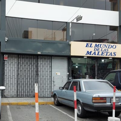 VENDO LOCAL COMERCIAL PUERTA A CALLE EN URBANIZACIN HIGUERETA SURCO