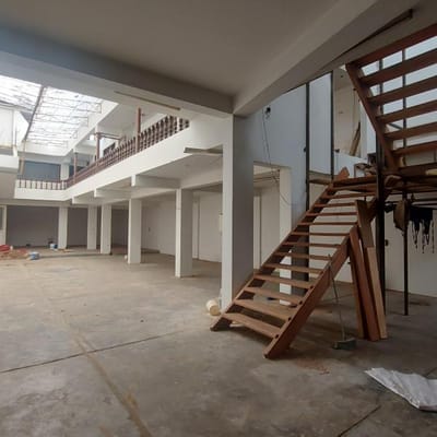 SE VENDE AMPLIO Y CNTRICO LOCAL COMERCIAL EN EL CORAZN DE SURQUILLO