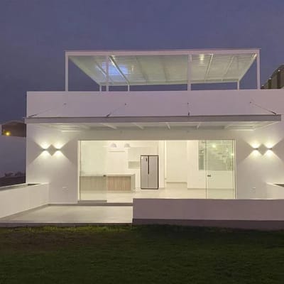 Moderna casa de estreno con piscina y vista a lindo parque Playa Coral Asia
