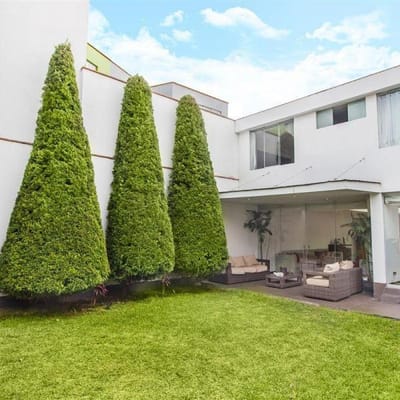 Moderna casa de  habitaciones y lindo jardn en Corpac San Isidro