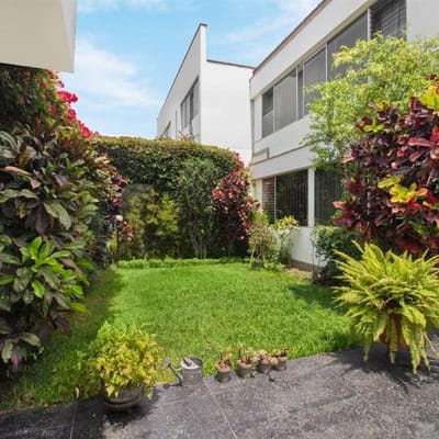 Magnfica casa de  habitaciones y frente a parque El Rosedal en Miraflores