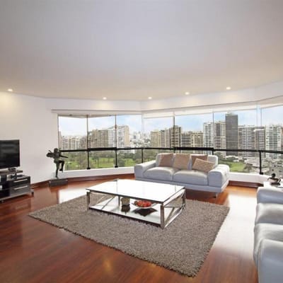 Elegante departamento Flat con vista al Club de Golf en San Isidro Pezet