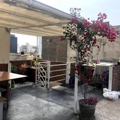 Dplex  m de Terreno er to Piso y Aires Av Sucre Pueblo Libre