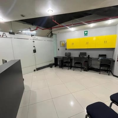OFICINA IMPLEMENTADA EN PTIMO ESTADO EN SURCO
