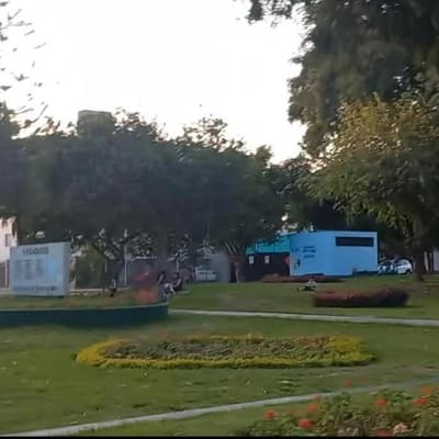 CASA SURCO  mFrente a Parque Espaldas Av Velaso Astete  a tratar