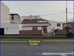 SAN ISIDRO Area  m Esquina ideal Edificio Parametros  pisos  cel whatsap