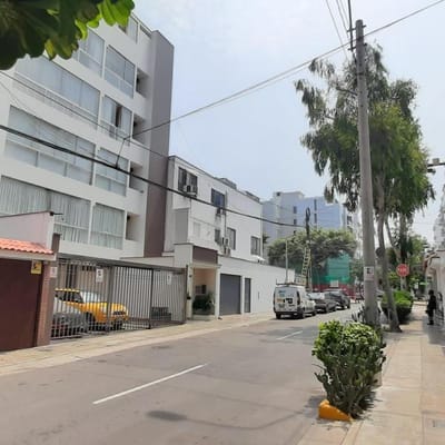 En venta Flat exterior con Ascensor  dorm m Manuel Tovar Miraflores
