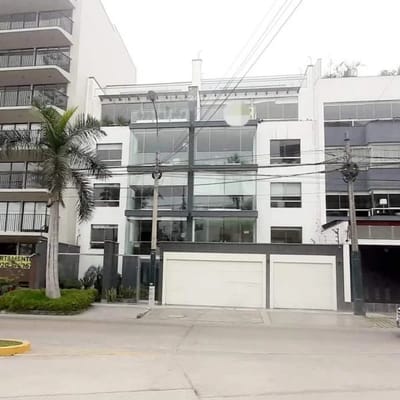VENDO LINDO DPTO PENTHOUSE CON PISCINA EN CALLE MONTE REAL   CHACARILLA  SURCO