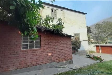 CASA COMO TERRENO EN CHOSICA CENTRO