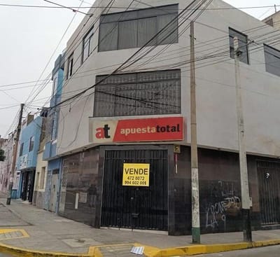 VENDO LOCAL COMERCIAL ESQUINA  LA VICTORIA