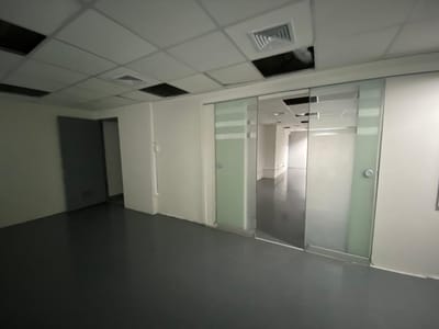 ALQUILO OFICINA CENTRO FINANCIERO SAN ISIDRO