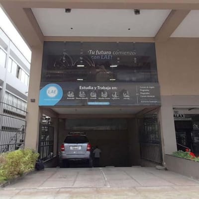 Local ideal de  m en el Centro Comercial Chacarilla