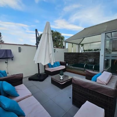 San Isidro Venta de Casa de Tres Pisos  Terraza con Piscina Cerca El Olivar
