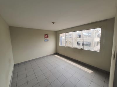 DE REMATE  DEPA, OFICINA O ALMACEN EN ZONA COMERCIAL