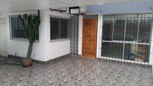 SE ALQUILA 1ER PISO PARA OFICINA
