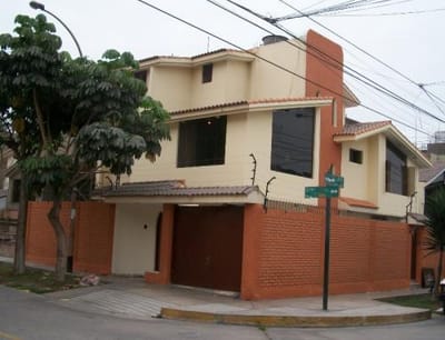 ALQUILER CASA  03 PISOS para OFICINA