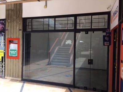 ALQUILO LOCAL EN PARDO TOTALMENTE REMODELADO