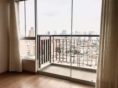 Vendo departamento en Lince, Frente al Castillo Rospigliosi.