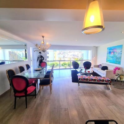VENDO MODERNO Y AMPLIO FLAT EN CASUARINAS SUR