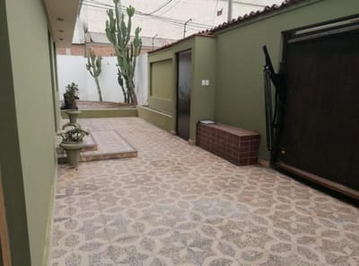 Casa-oficina a puerta cerrada. Cerca a plaza san miguel