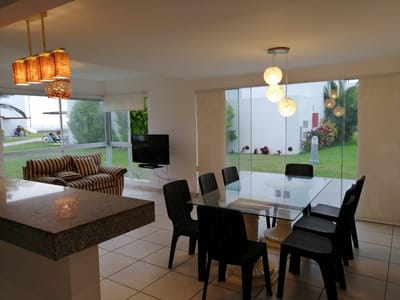 VENDO AMPLIA CASA DE PLAYA EN ASIA!!