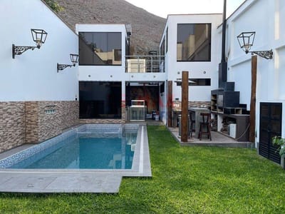 Bella casa con piscina, 6 dorm. 470 m2. 3 niveles. La Molina