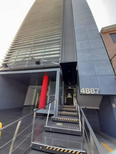 SE REMATA PISO 10 DE EDIFICIO EXCLUSIVO DE OFICINAS