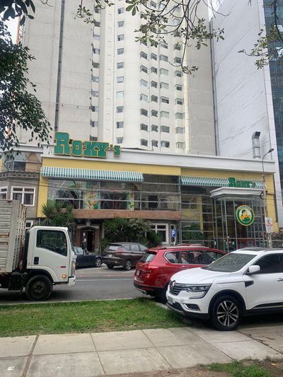 SE ALQUILA EXCLUSIVO LOCAL EN ZONA DE ALTA DEMANDA COMERCIAL