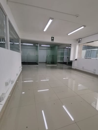 El mejor precio por M2 de SAN ISIDRO - Semi implementada - Edificio empresarial